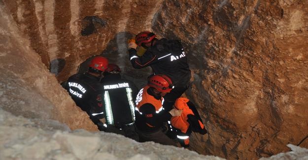 Sondaj kuyusuna düşen kızın cesedi 31 saat sonra çıkarılabildi