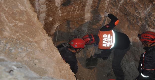 Sondaj kuyusuna düşen kızın cesedi 31 saat sonra çıkarılabildi