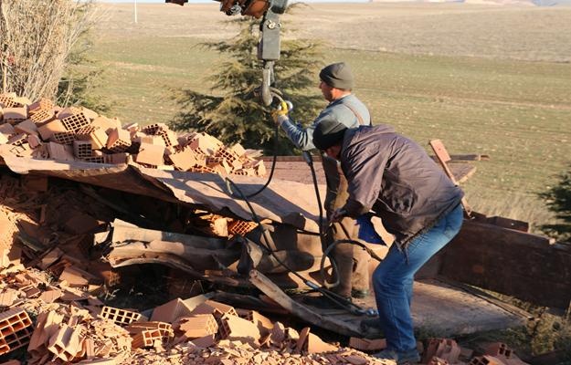 Eskişehir’de kamyon ile yolcu otobüsü çarpıştı