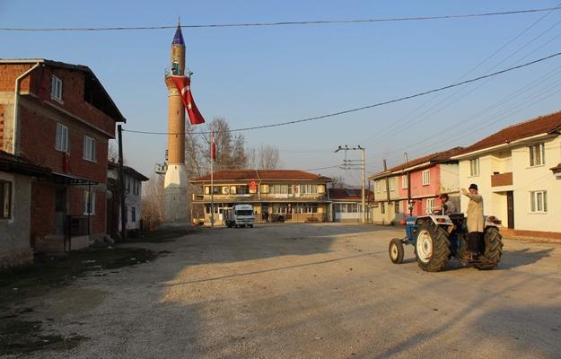 Bu Köyün Minaresi Var, Camisi Yok