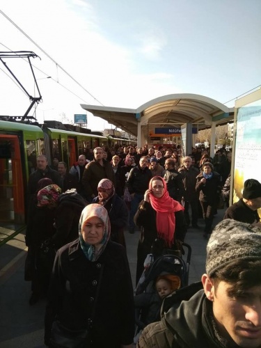 Bursa'da yangın çıktı, metro seferleri durduruldu