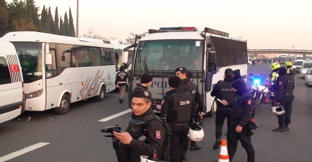 Bursaspor taraftarları polis eşliğinde stada gönderildi