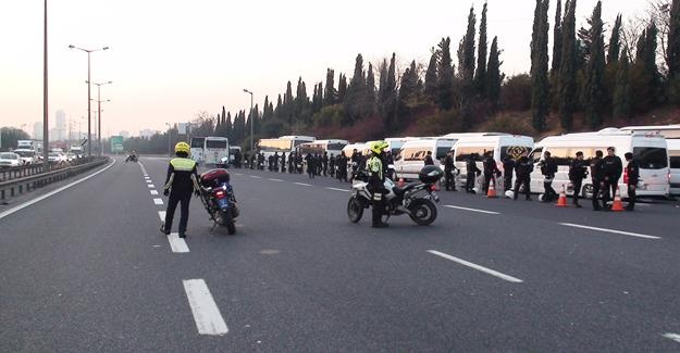 Bursaspor taraftarları polis eşliğinde stada gönderildi