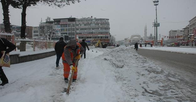 Van’da kar hayatı durma noktasına getirdi