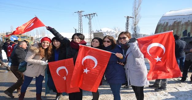 Yüksekova’da teröre lanet yürüyüşü