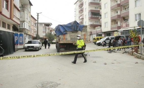 Bursa'da Kamyonun Kalan Çocuk Hayatını Kaybetti