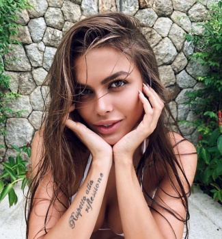 Rus Model Viki Odintcova Yürekleri Ağıza Getirdi