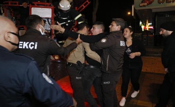 Adana'da Sinir Krizi Geçirip Evi Ateşe Verdi