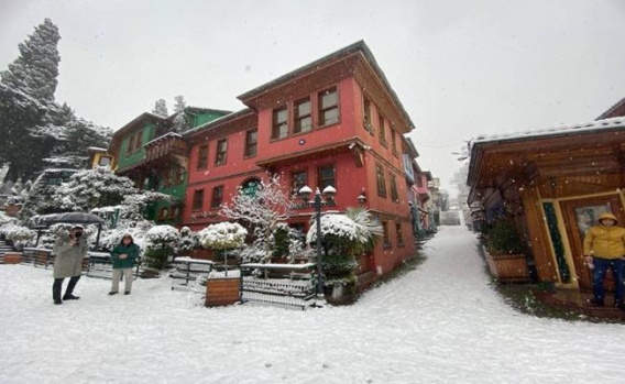 Bursa şehir merkezinden kar manzaraları