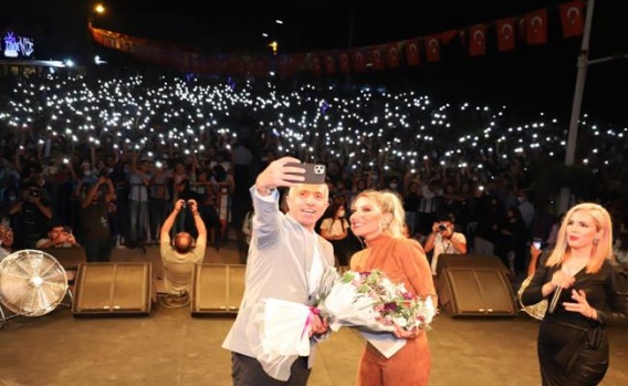 İrem Derici Mersin Karaduvar Balık Festivali Konseri