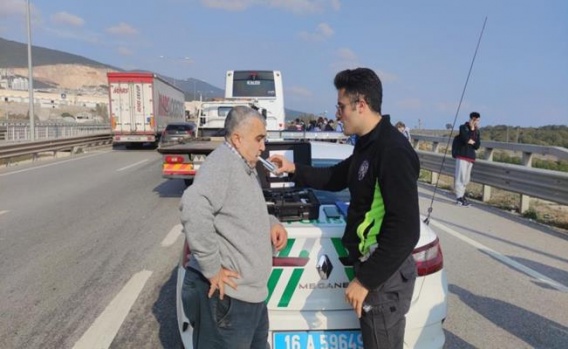 Öğrenci taşıyan otobüs kamyona çarptı: 24 yaralı