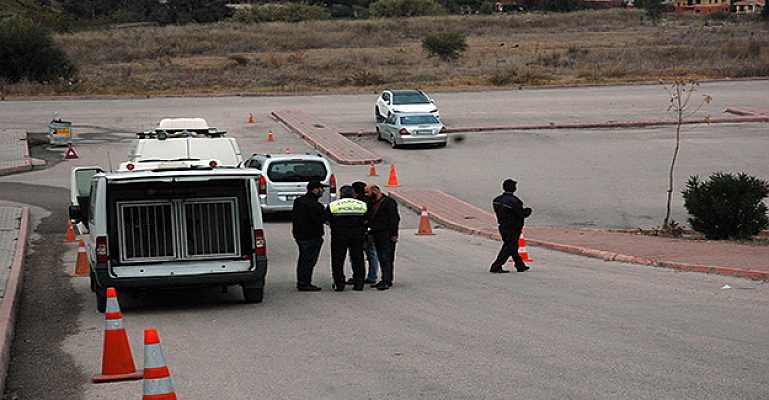 Adana'da bombalı araç paniği