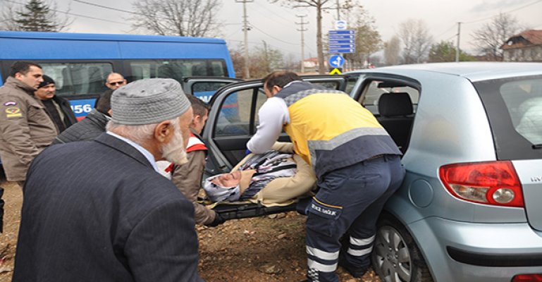 Cenaze Yolunda Kaza: 4 Yaralı