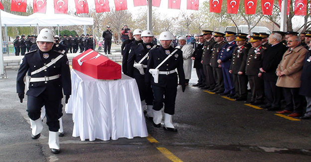 Şehit polis memuru gözyaşları içinde uğurlandı