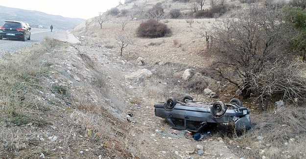 Adıyaman'da otomobil şarampole yuvarlandı: 4 yaralı