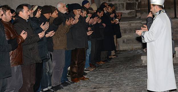 Aksaray’da şehitler için gıyabi cenaze namazı kılındı