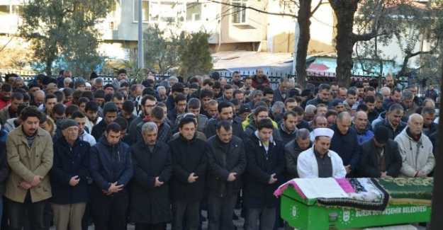 Aşkına karşılık vermediği için öldürülen genç kız toprağa verildi