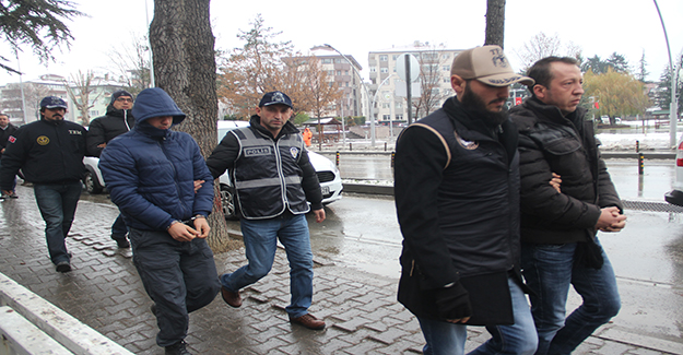 Bolu’da FETÖ’den gözaltına alınan askerler adliyeye sevk edildi