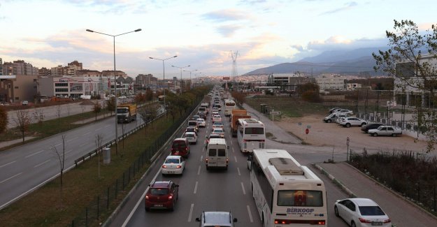 Bursa trafiğine "vardiya" neşteri