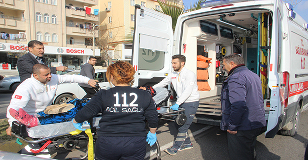 Hastaneden çıkan yaşlı kadına otomobil çarptı