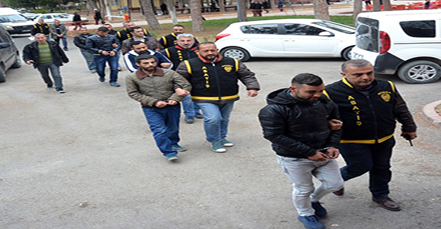 Hükümlüden gazetecilere "çekin bizi etiket edin Adana'ya" çıkışı