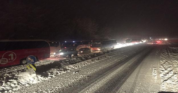 Kayan Tır Nedeniyle Bursa-Ankara Yolu Trafiğe Kapandı