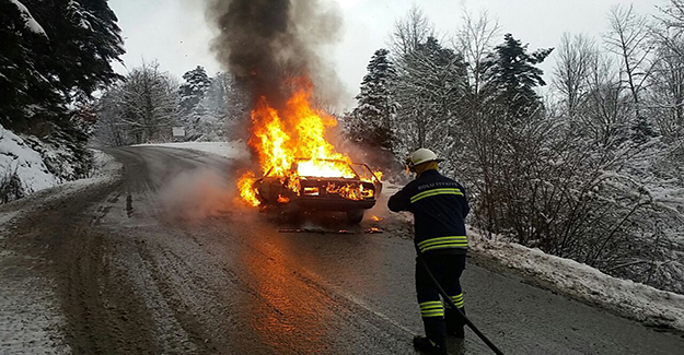 LPG'si patlayan otomobil alev alev yandı