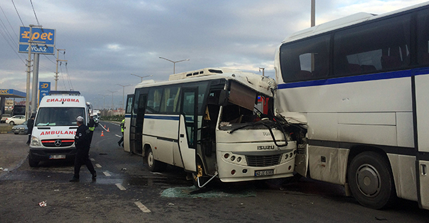 Manisa'da işçi servisleri çarpıştı: 14 yaralı