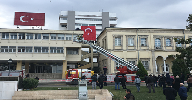 Polis intihar girişimini engelledi