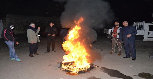 Şanlıurfa’da Lastik yakan muhtar gözaltına alındı