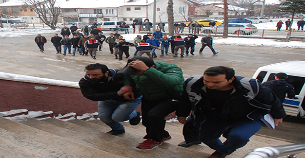 Taciz iddiasıyla adliyeye sevk edilen öğretmene linç girişimi