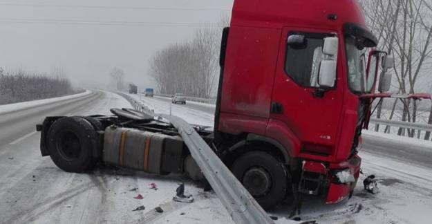 Tokat’ta kar yağışı ve buzlanma kazalara neden oldu