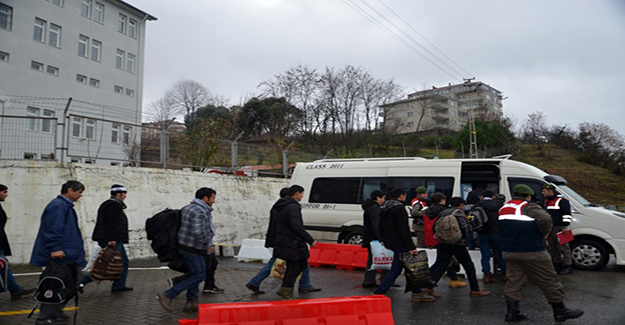 Zonguldak'ta 17 kaçak göçmen yakalandı