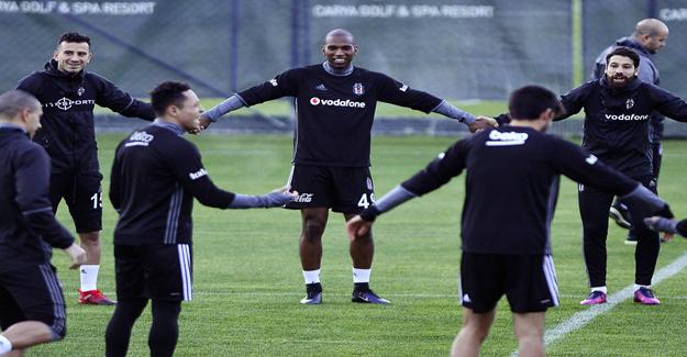 Ryan Babel Beşiktaş'ta ilk idmanına çıktı