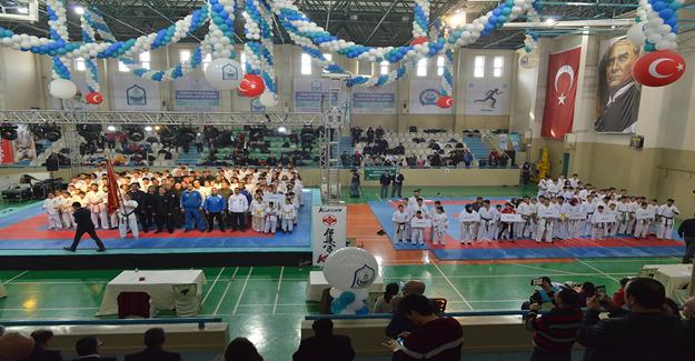 Karate Şampiyonasına Yıldırım Belediyespor Damgası