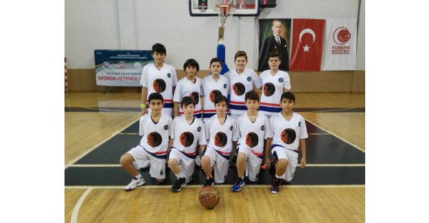 Küçük basketbolcular zirveye yürüyor