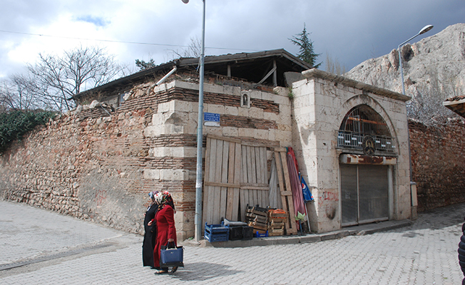 265 yıllık hanı satılığa çıkardı