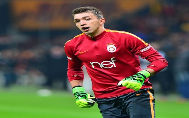 Muslera Galatasaray tarihine geçti