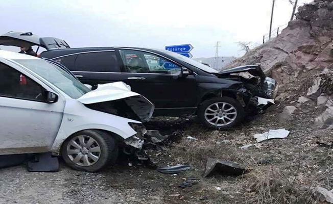 Pütürge Kaymakamın makam aracı ile otomobil çarpıştı