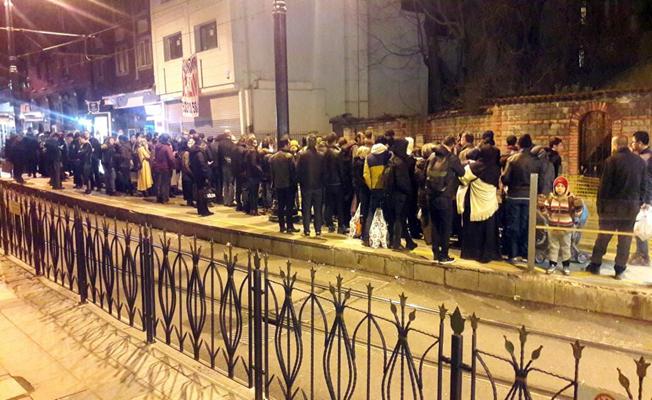 Sirkeci'de raydan çıkan tramvay Beşiktaş taraftarını vurdu