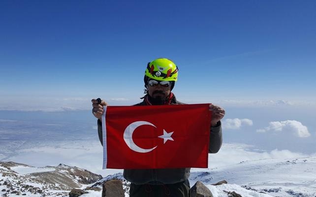 Tek başına Süphan Dağına tırmandı