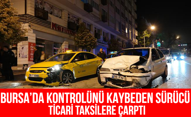 Bursa'da otomobil park halindeki taksilere çarptı