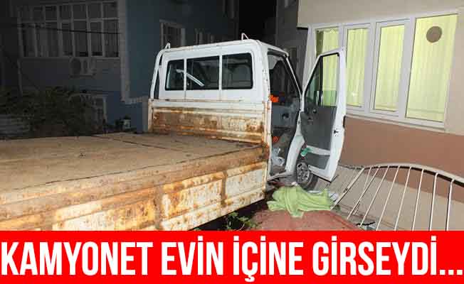 Kocaeli'de iki kamyonet çarpıştı: 3 yaralı