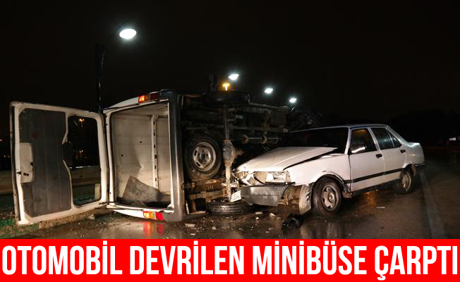 Otomobil devrilen minibüse çarptı: 4 yaralı