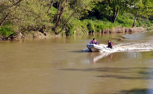 Sakarya Nehri'ne düşen kişi kayboldu