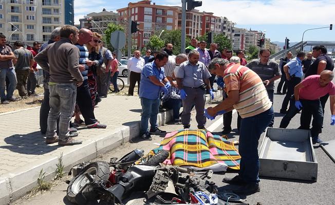 Balıkesir'de motosiklet tırla çarpıştı: 1 ölü