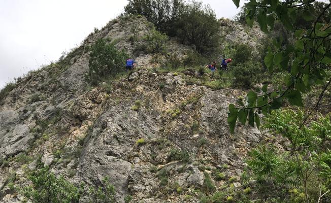 Bilecik'te Kayalıklarda mahsur kalan çocukları AFAD kurtardı