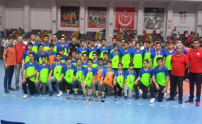 Bursa'da erkek volleyboluna TOFAŞ damgası