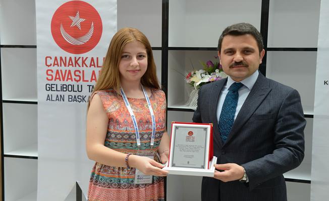 Destanı anlatan merkezin 1 milyonuncu ziyaretçisine plaket