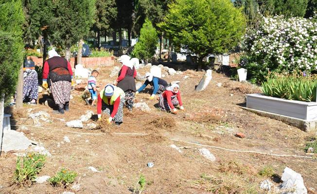 Karacabey’de Mezarlıklara Bahar Temizliği